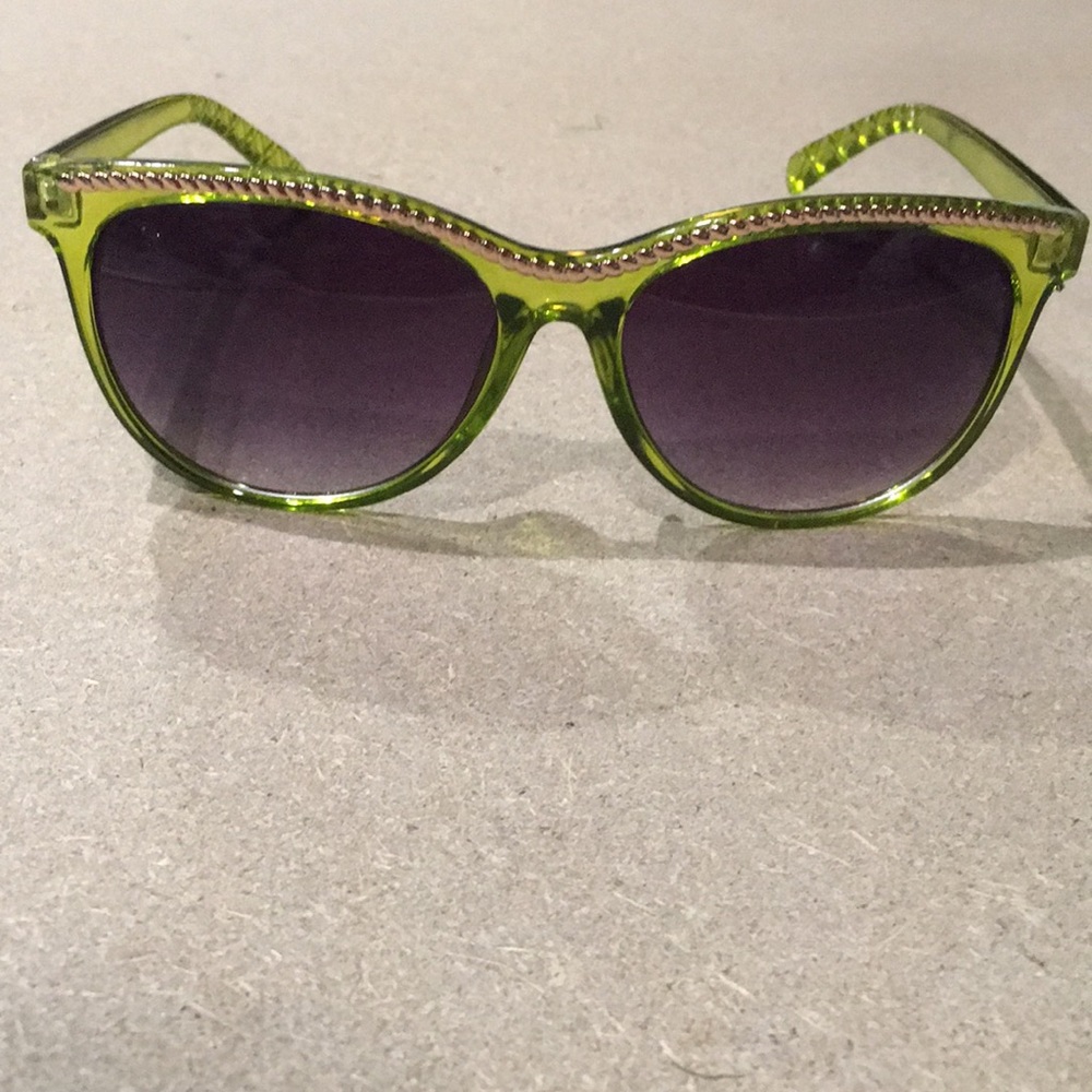 Sunglasses with gems